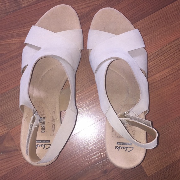 Clark’s tan sandal - Picture 2 of 8